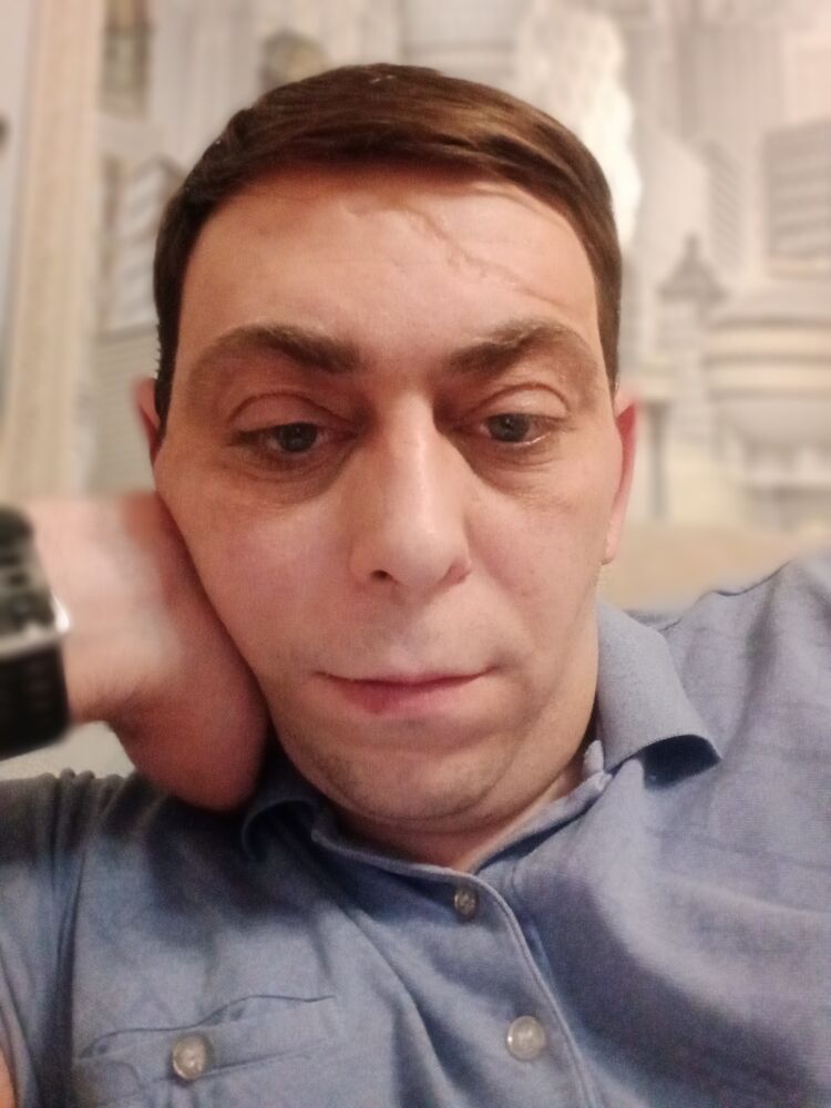  ,   Viktor, 41 ,   ,   