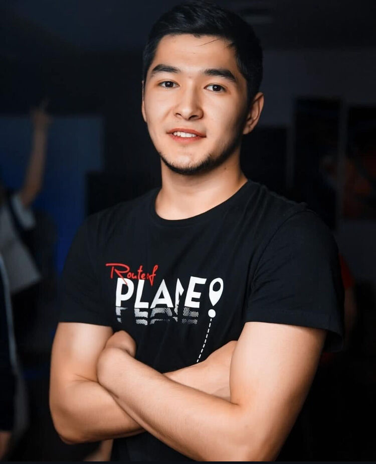  52995466  Ilyas, 26 ,    