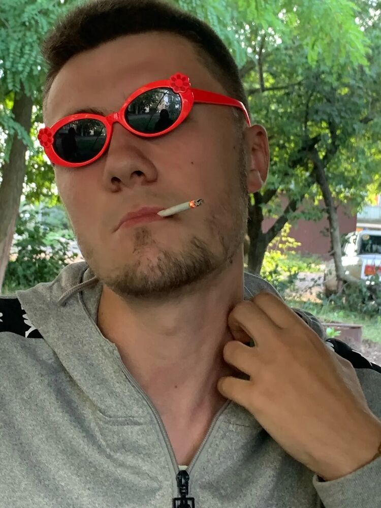  44654186  Stanislav, 20 ,    