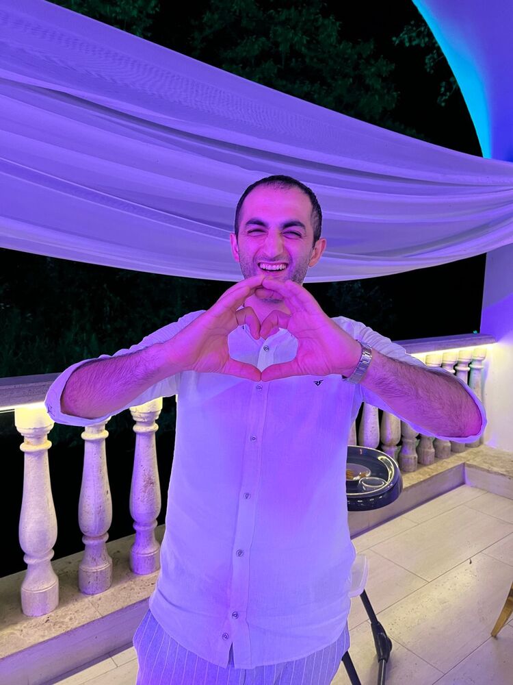  ,   Armen, 35 ,   ,   