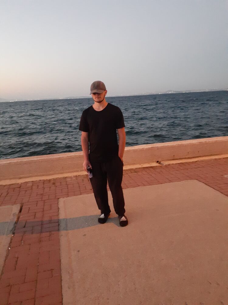  38134806  Dima, 19 ,    