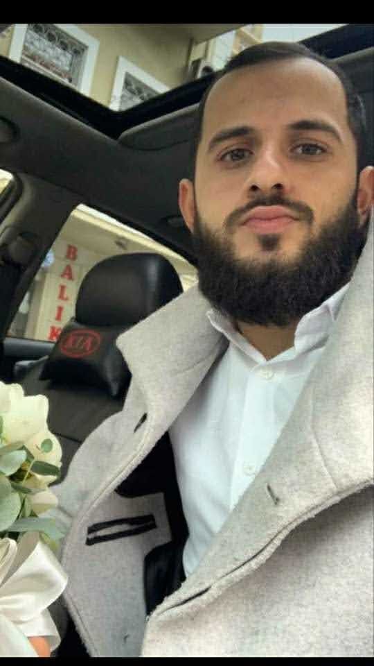 47610856  Farid, 31 ,    