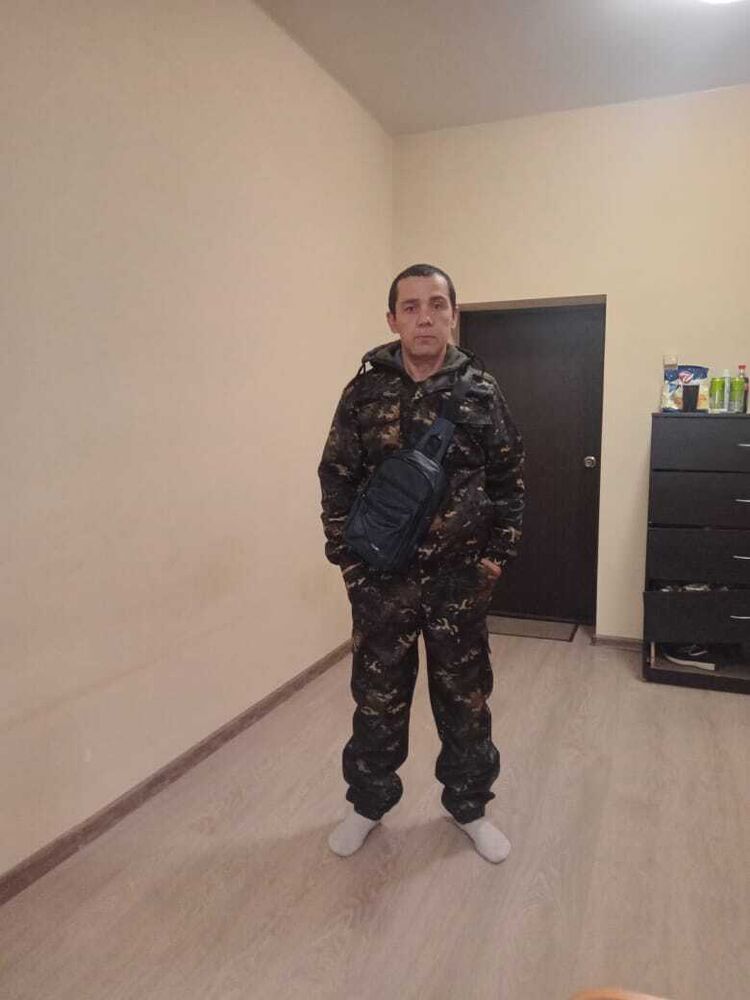  38783346  Sanjarbek, 44 ,    