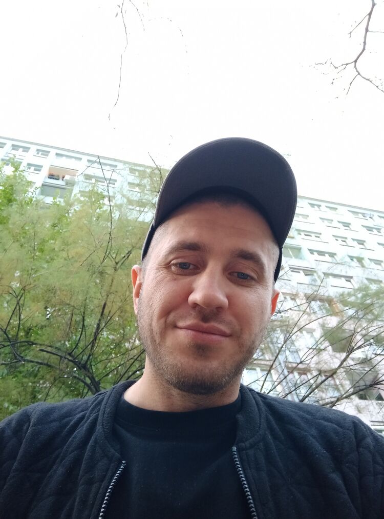  ,   Sergio, 38 ,   ,   , c 