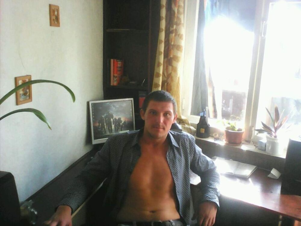  10149406  Slava, 42 ,    