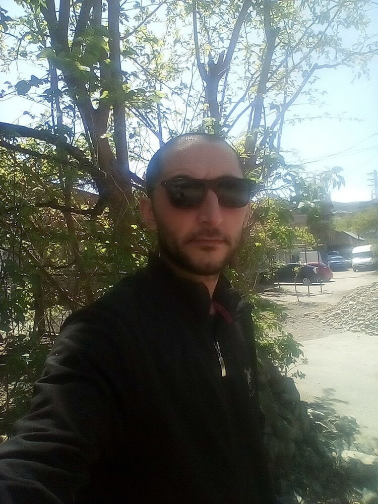  19709416  Karlo, 35 ,    