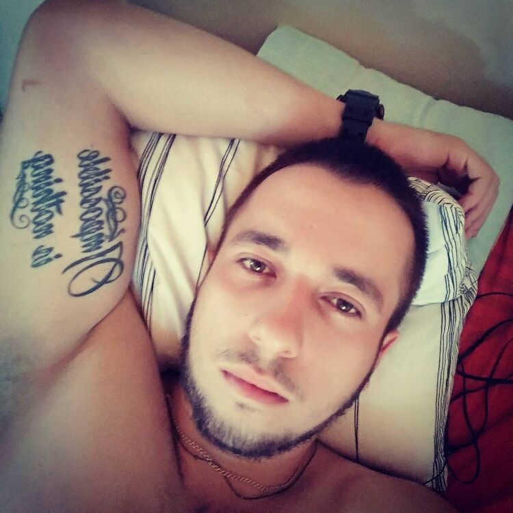  15184016  Viktor, 31 ,    