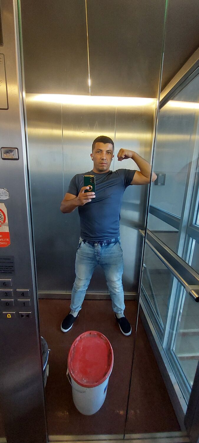  45324406  Erik, 35 ,    Praha