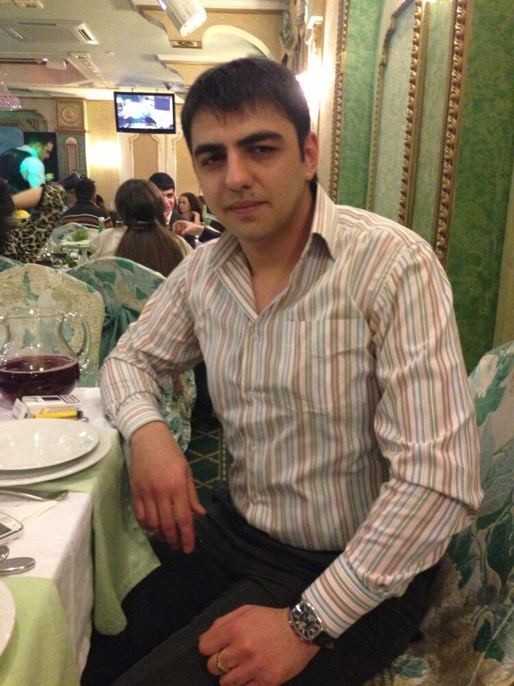  4702586  Ilham, 36 ,    