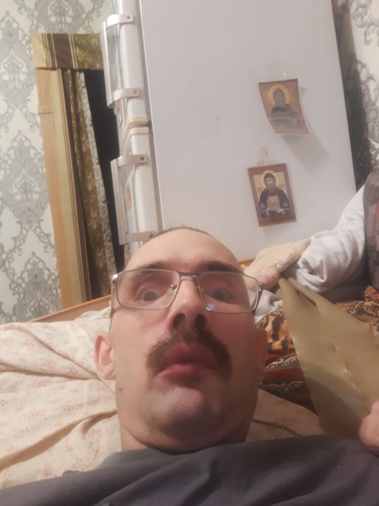  30590856  Pavel, 42 ,    -