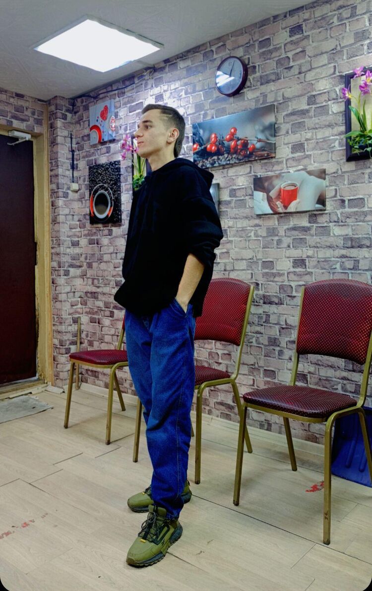  46931336  Navruzbek, 24 ,    