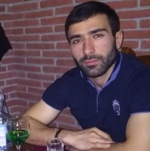  42025146  Armen, 52 ,    