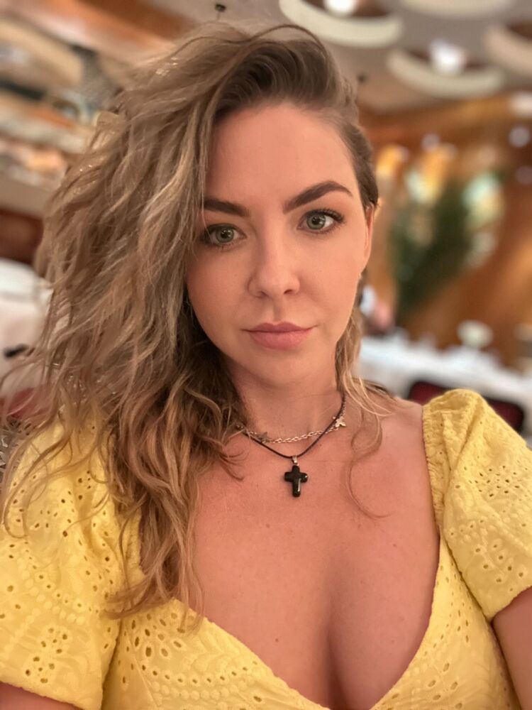  52992326  Marina, 38 ,    