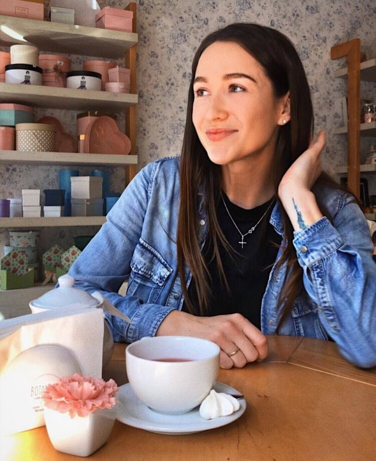  ,   Alexandra, 25 ,   ,   , c 