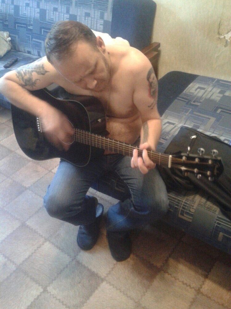  33106256  Oleg, 52 ,    