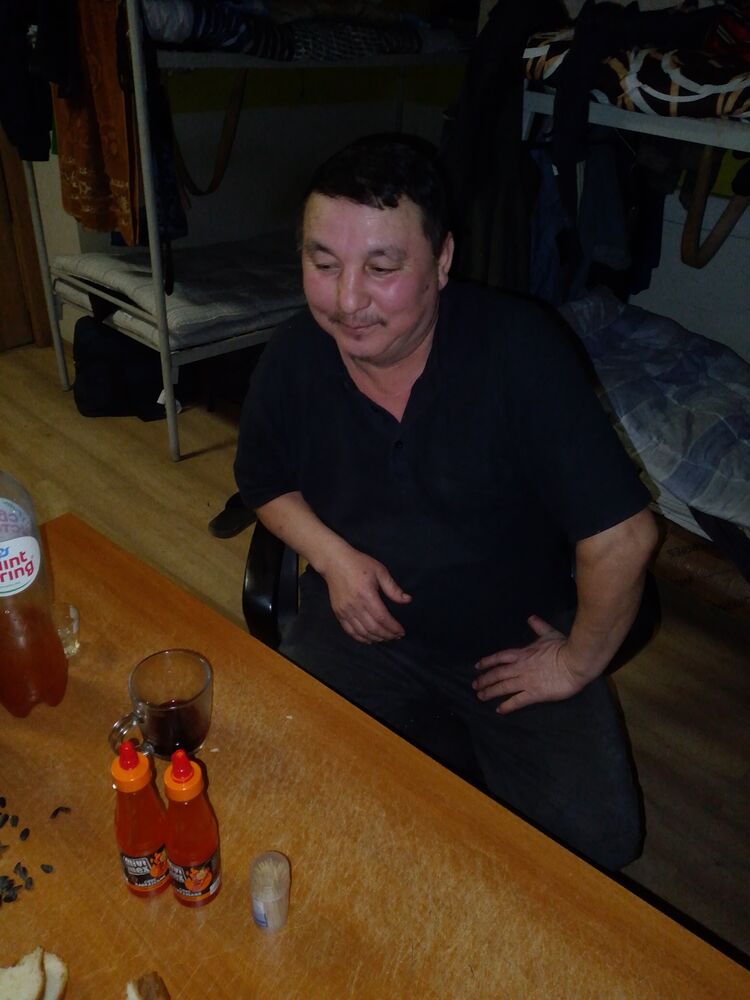  42081846  Axmad, 53 ,    