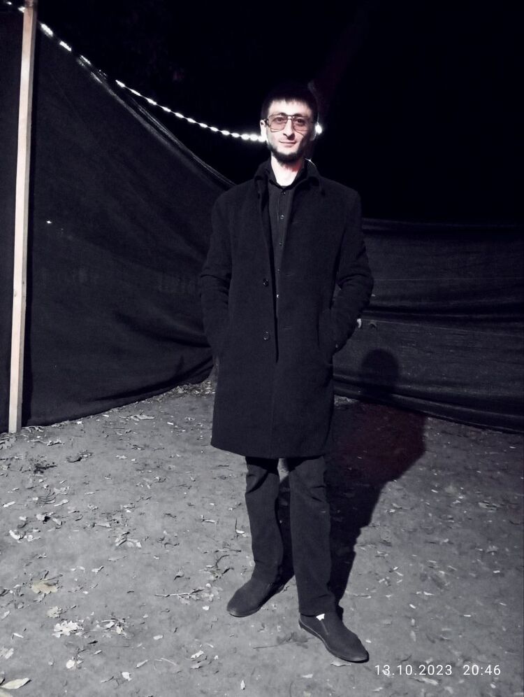  39451066  Yaroslav, 33 ,    