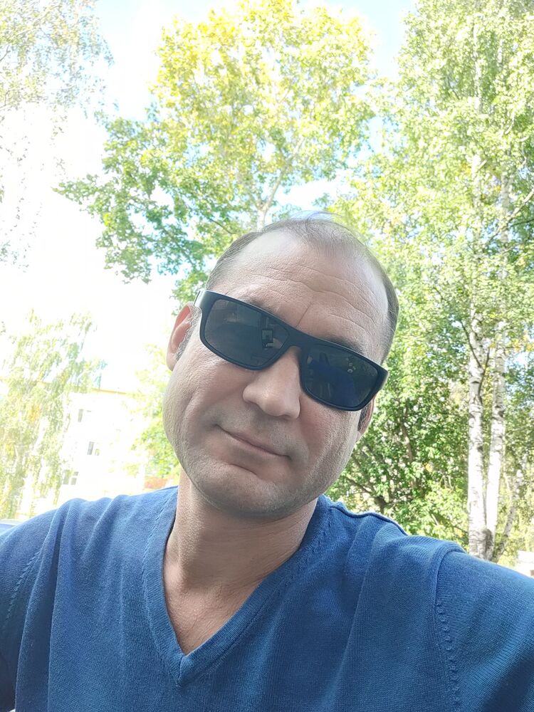  41137866  Ramil, 46 ,    