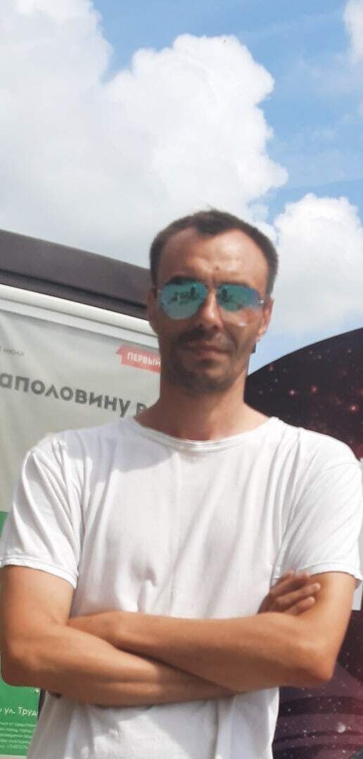  29558286  Viktor, 46 ,    