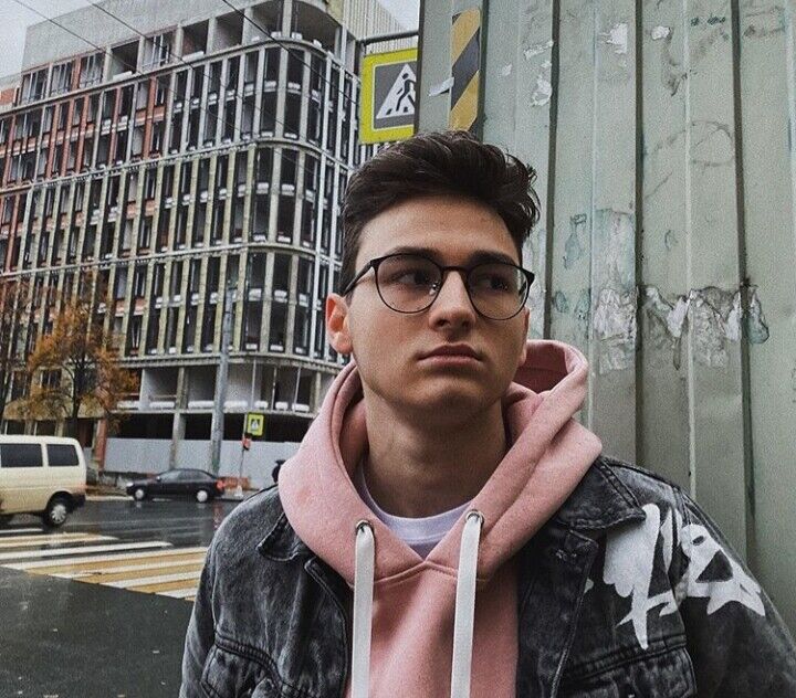  ,   Maks, 25 ,   ,   , c 