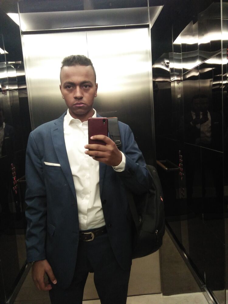  24151756  Zeyad, 29 ,    