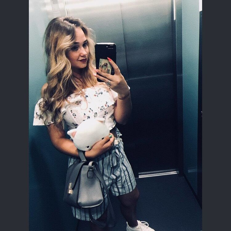  ,   Elena, 24 ,   ,   , c , 