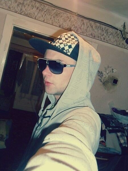  19453956  Ivan, 38 ,    
