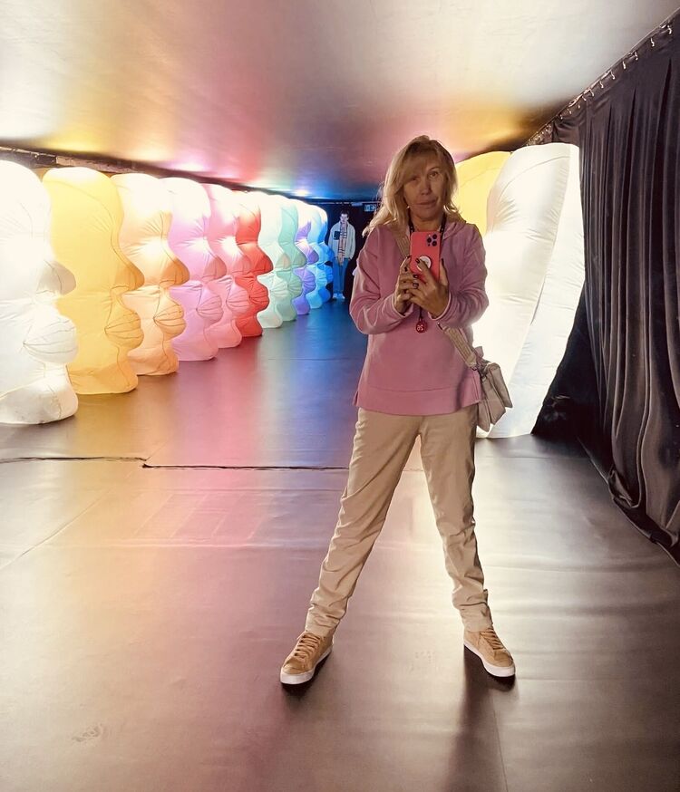  53880226  , 60 ,    Almere Stad