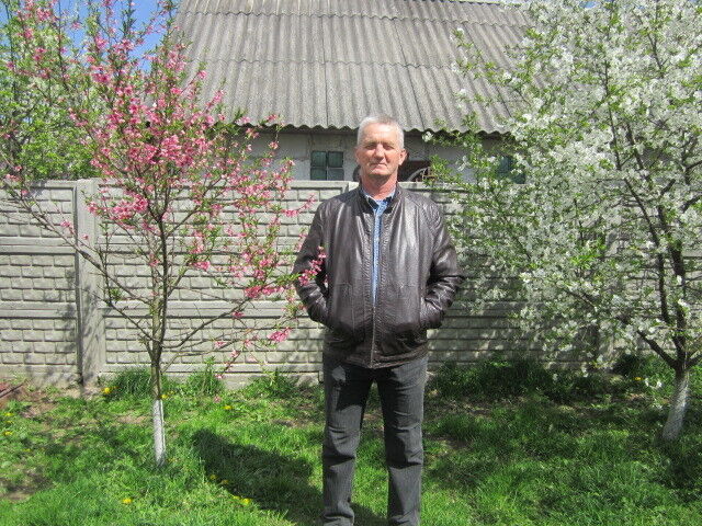  18749906  Alex, 56 ,    