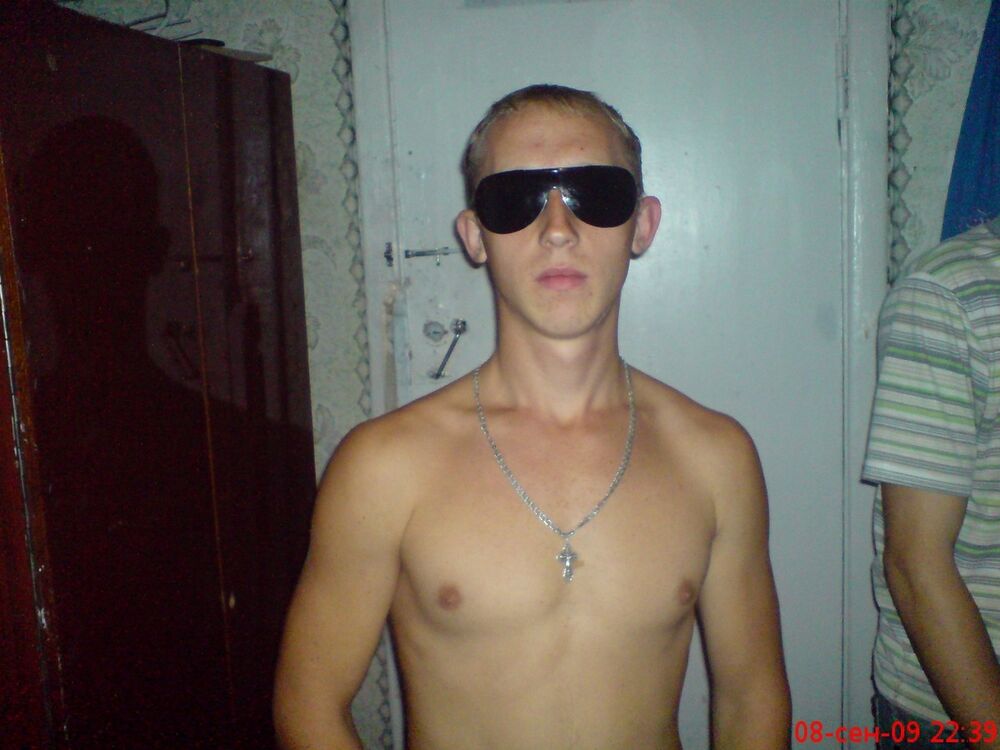  11568596  Konstantin, 33 ,    
