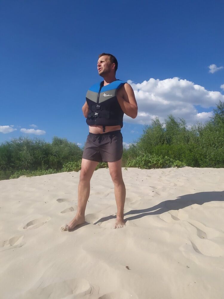  20891696  Igor, 39 ,    