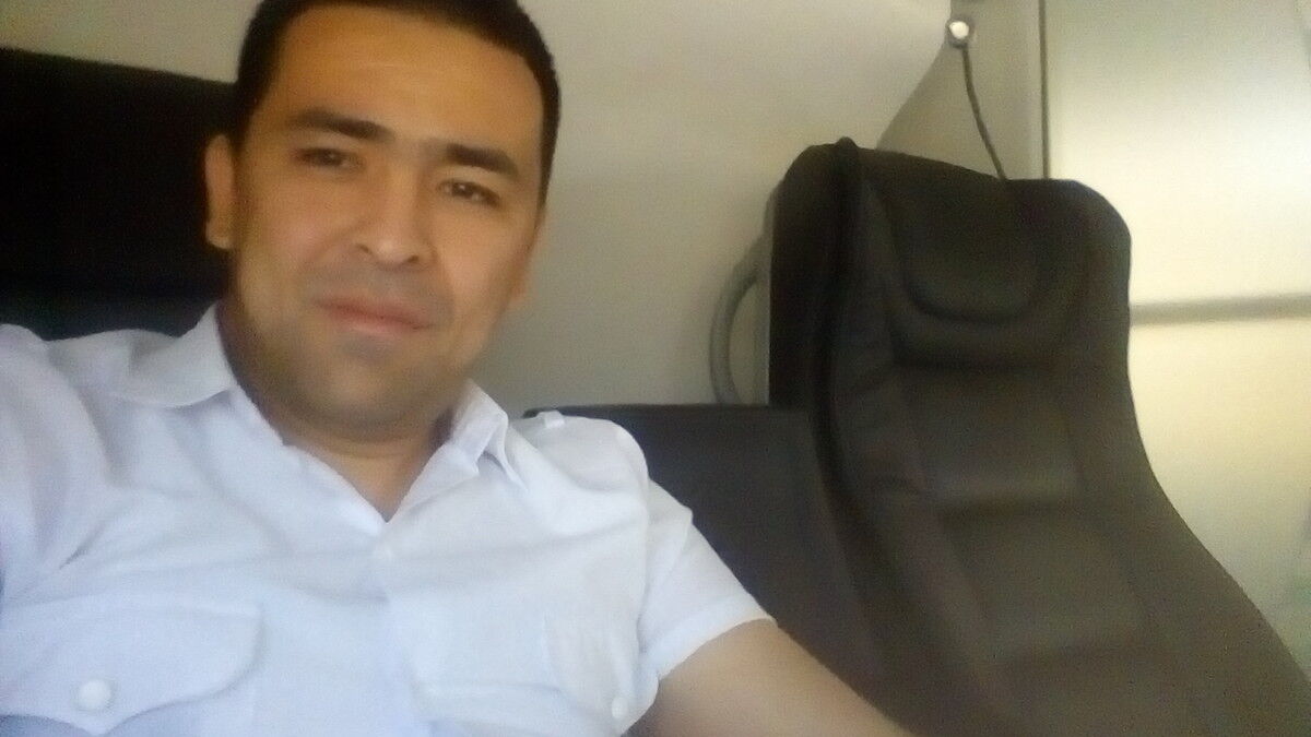  ,   Bob, 35 ,   ,   , c 