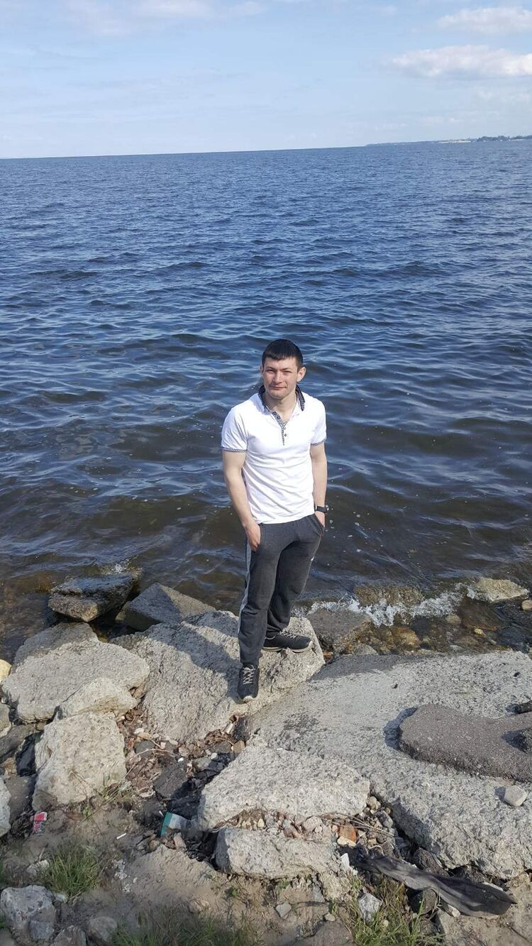  27307006  Anatolii, 32 ,    