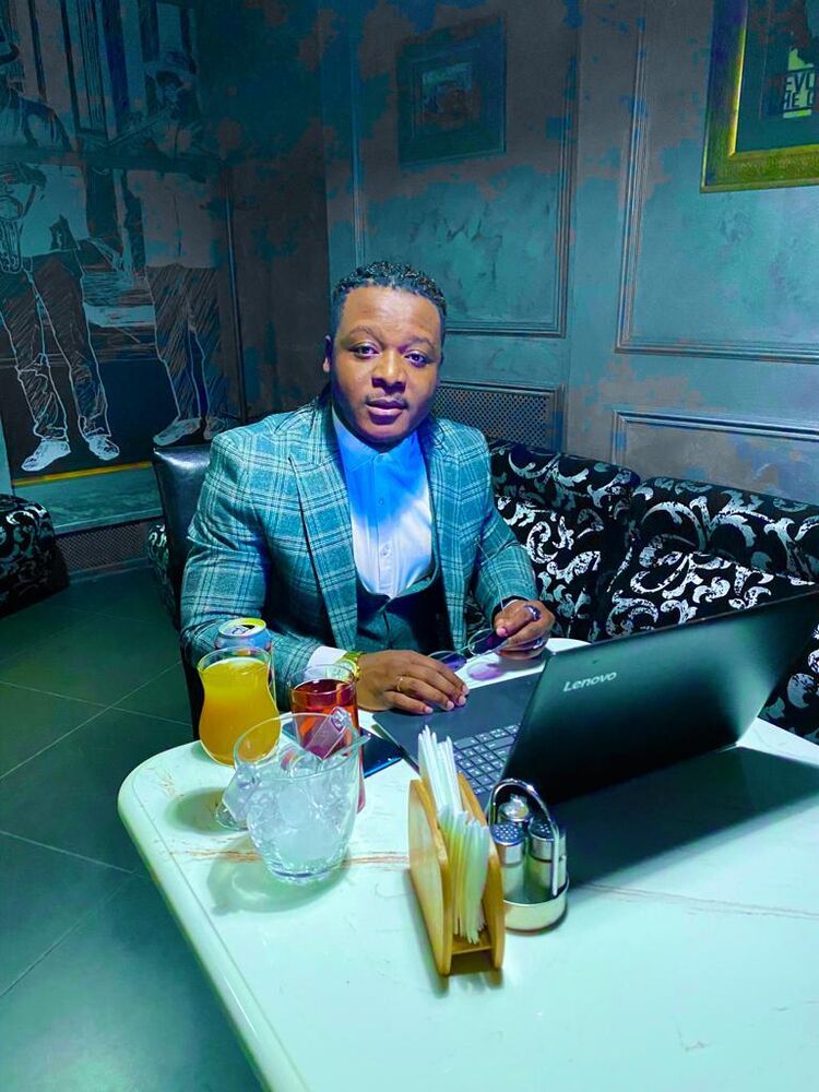  36811056  Justin, 35 ,    