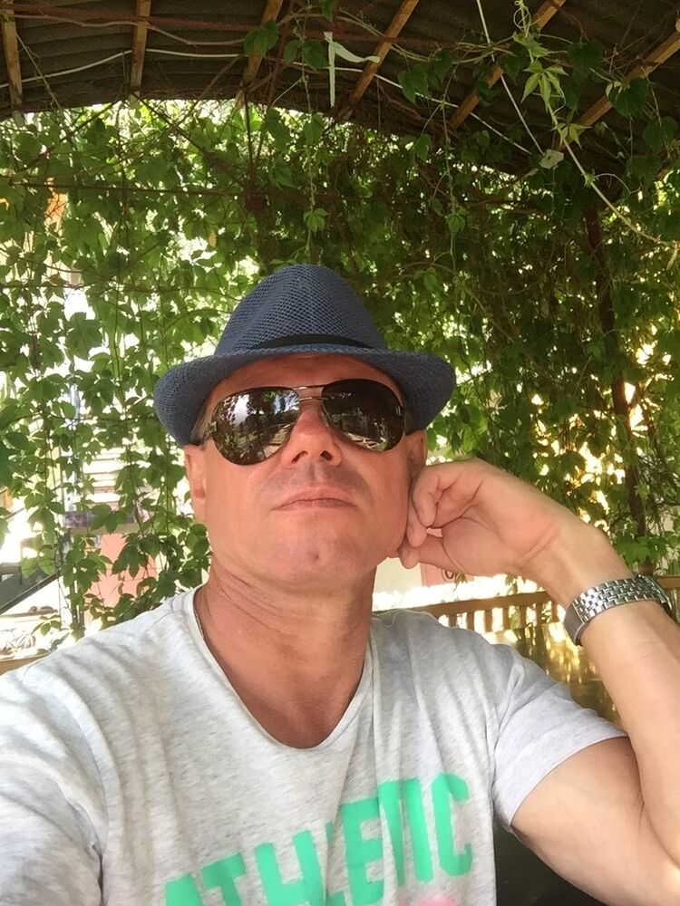  ,   Viktor, 46 ,   