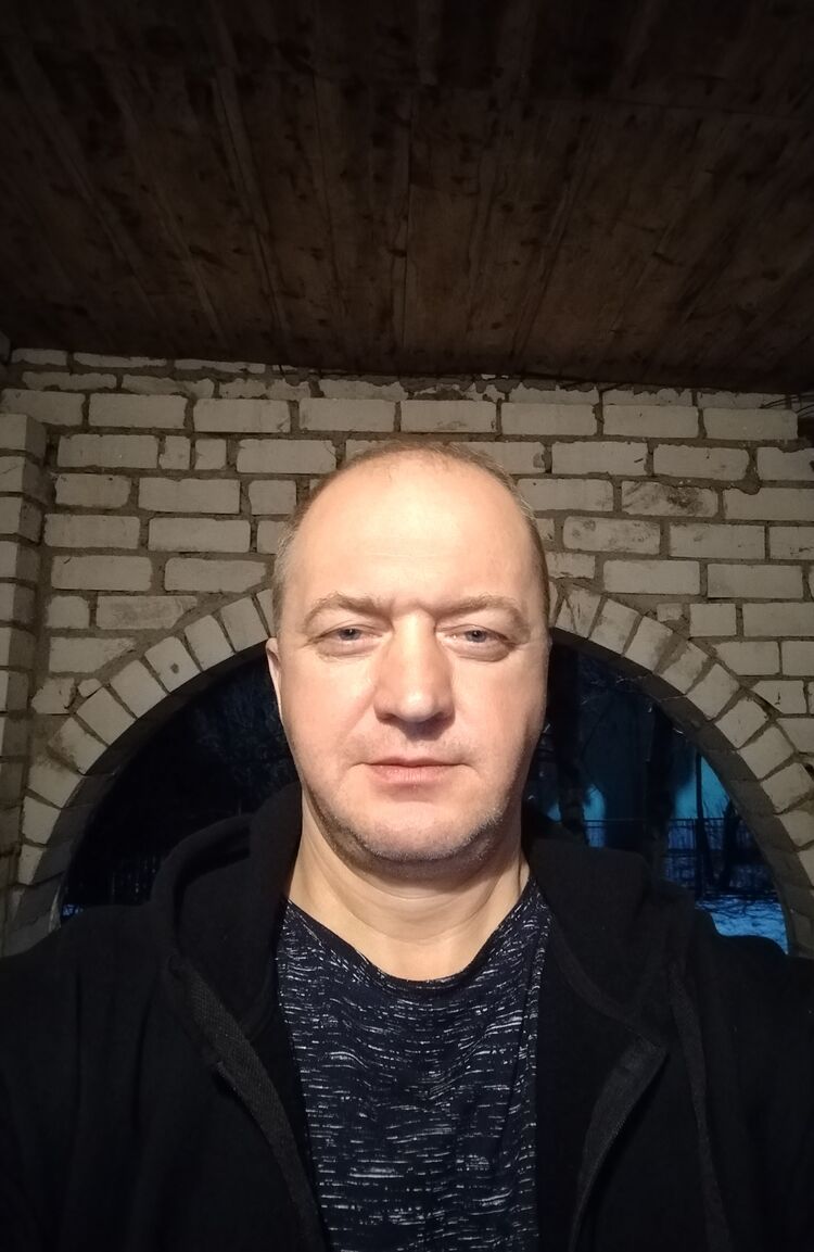  41955176  White, 48 ,    