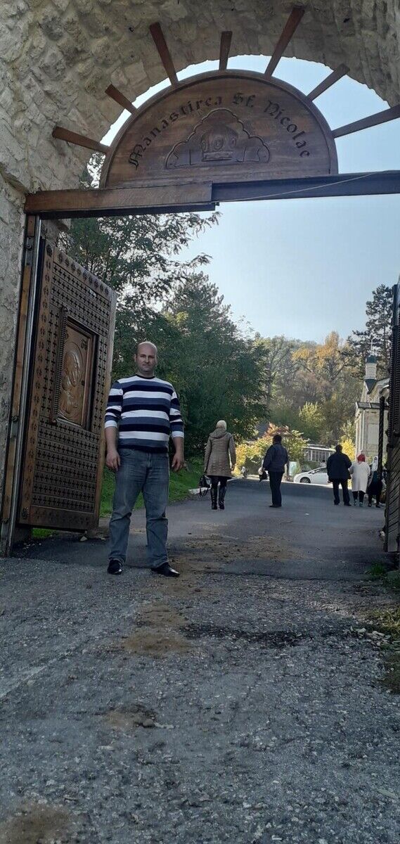  22311566  Nicolae, 37 ,    