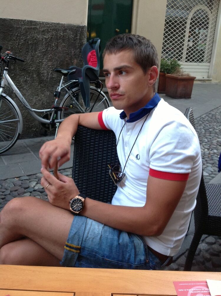  ,   Maxim, 37 ,   ,   , c 