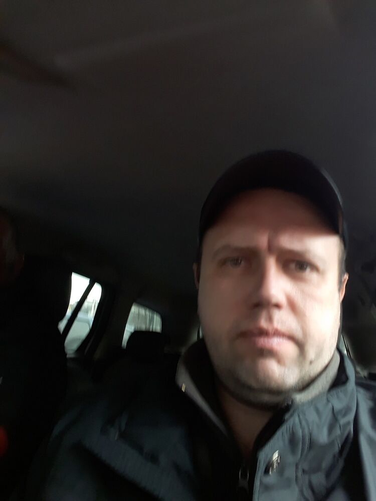  16008116  Viktor, 44 ,    