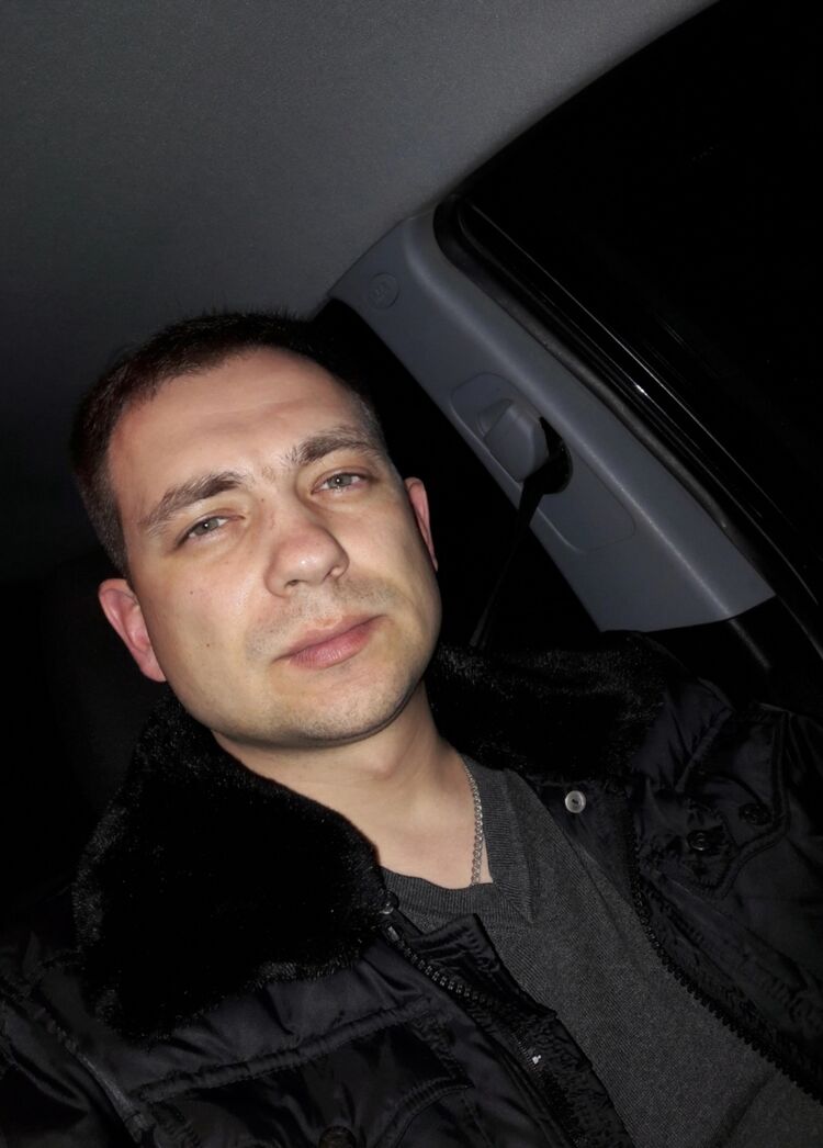  38044666  Denis, 36 ,    