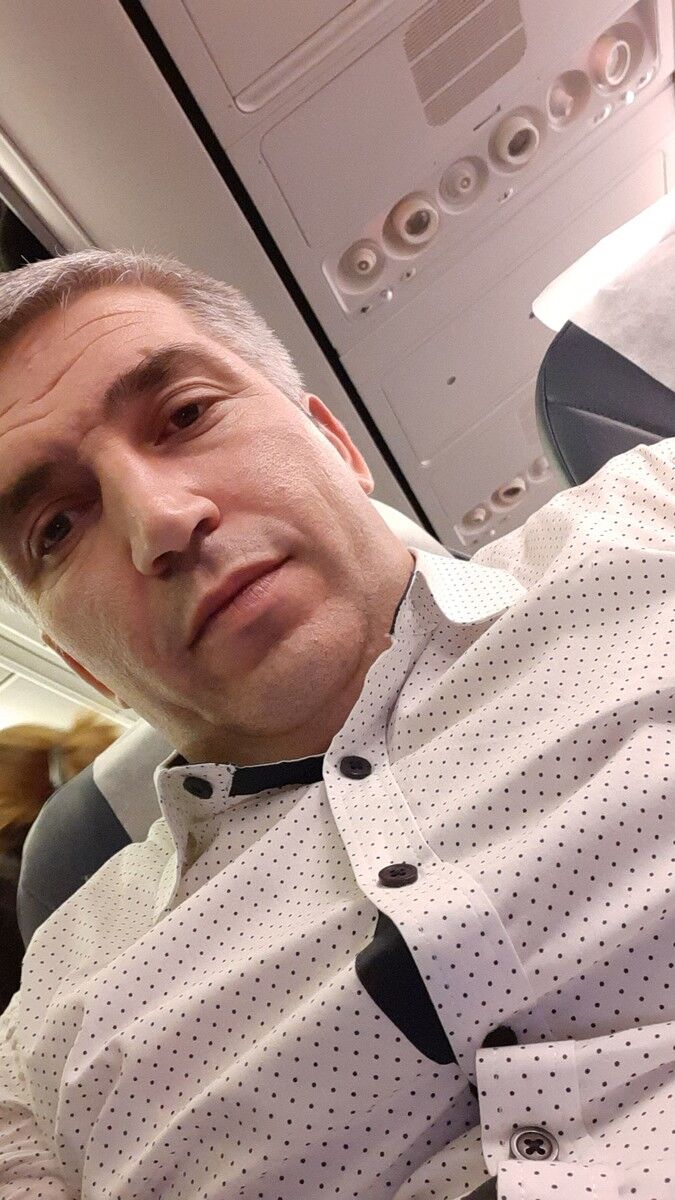  18297016  Vuqar, 42 ,    