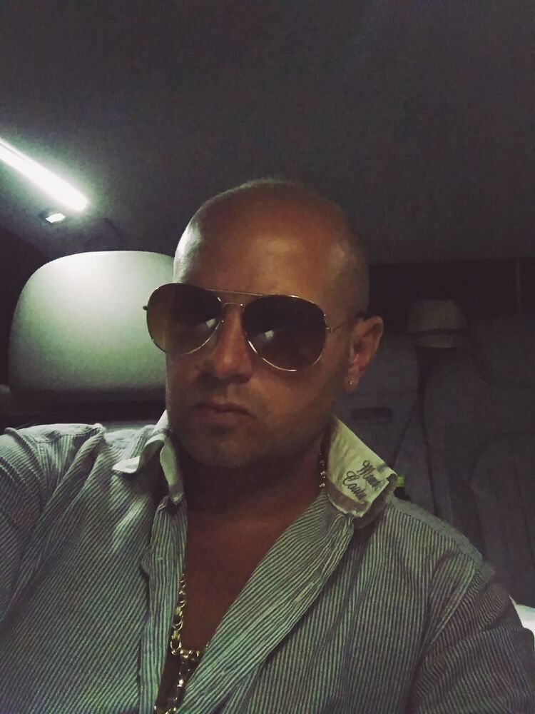  24920446  Daniel, 41 ,    