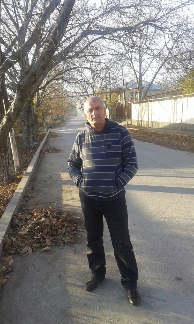  44993096  Emzari, 59 ,    