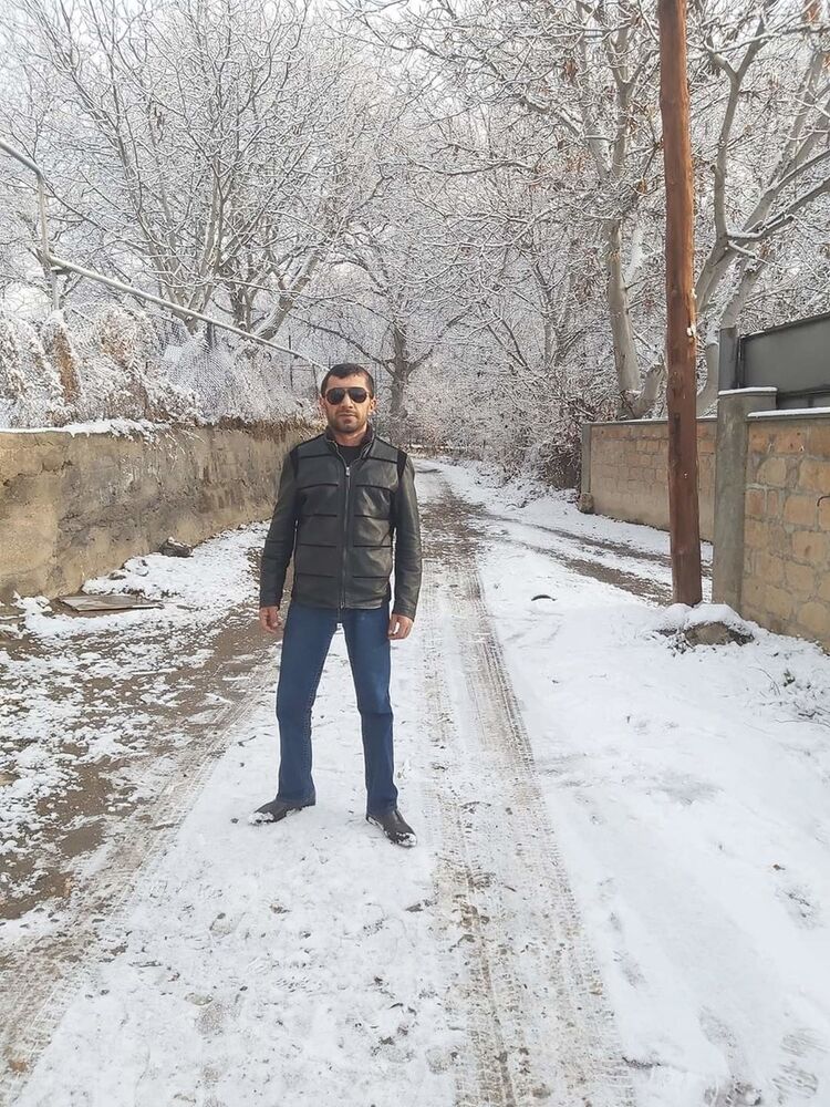  18749386  HOVHANNES, 38 ,    