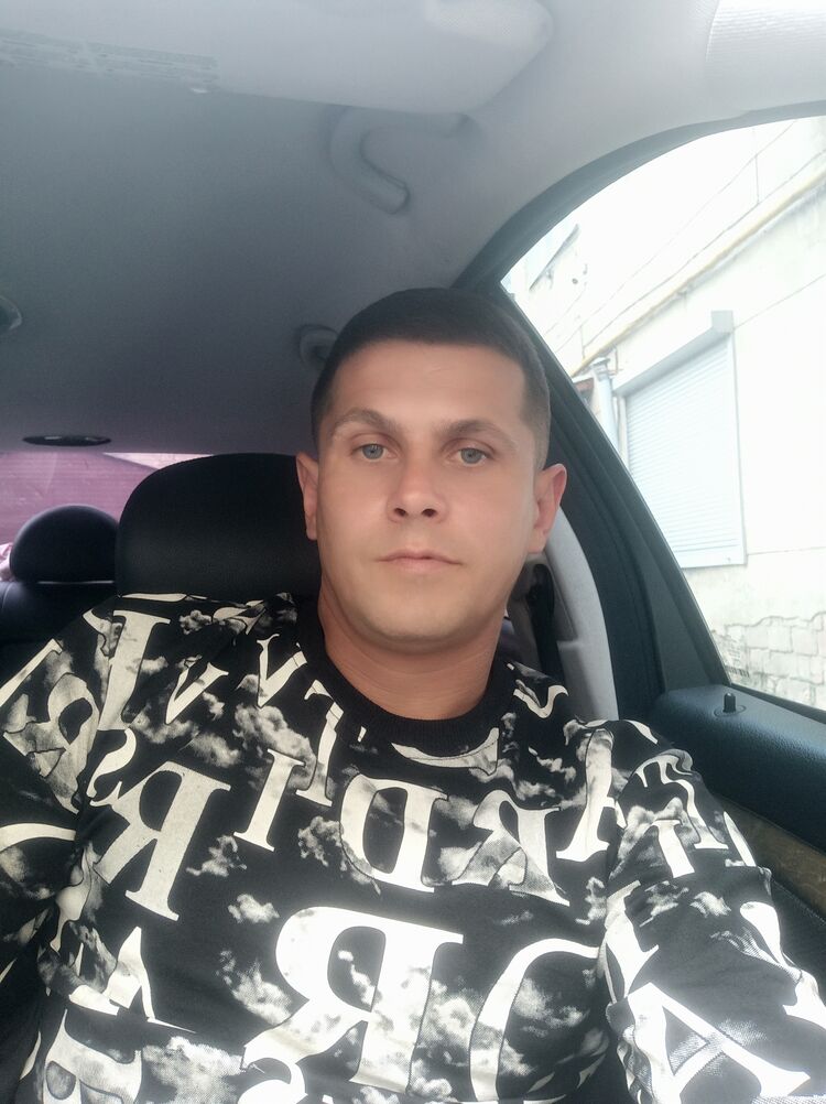  29440516  Igor, 37 ,    