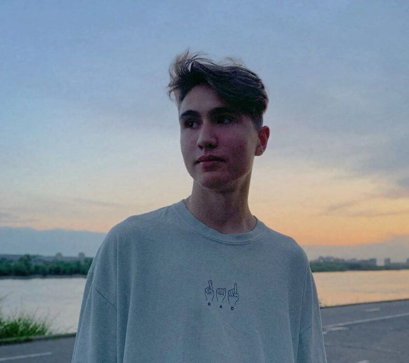  37385666  Gleb, 21 ,    