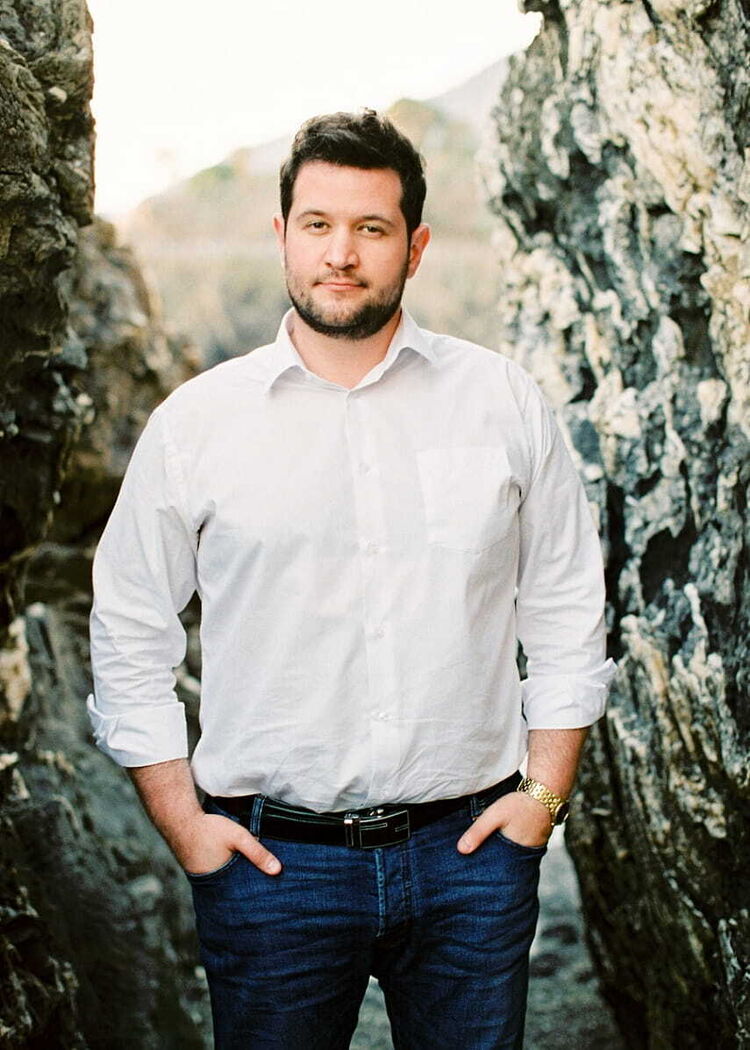  22846556  , 37 ,    -