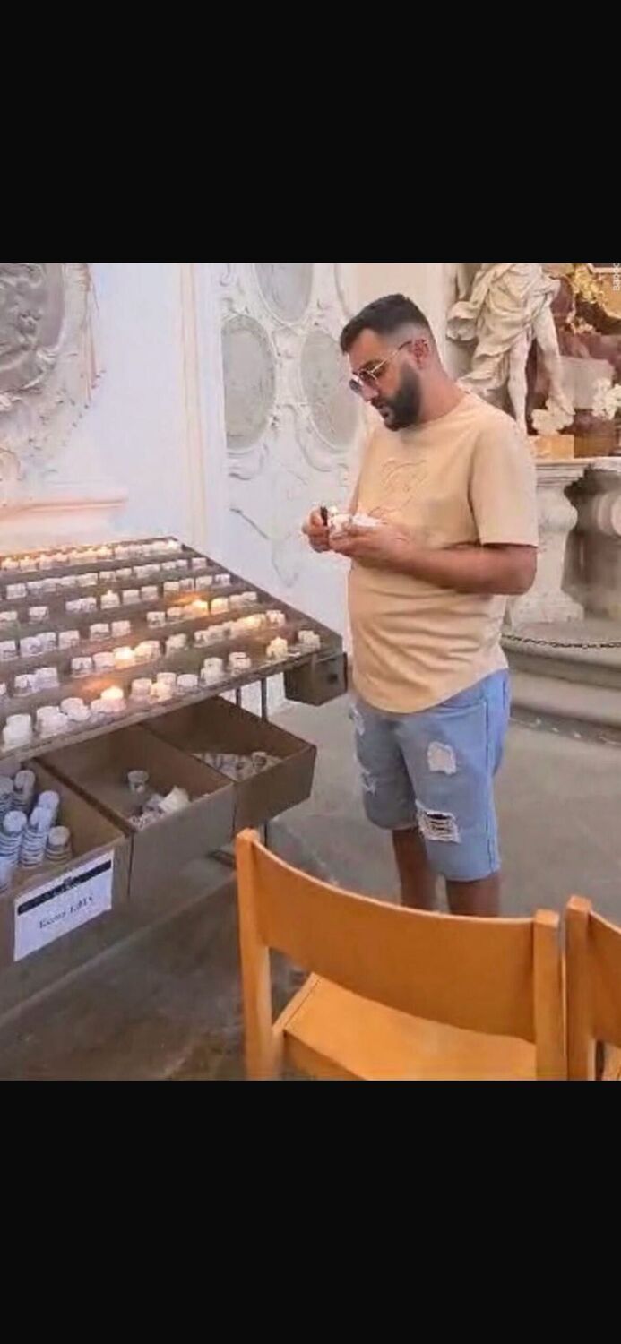  51641766  , 44 ,    Geiselbach