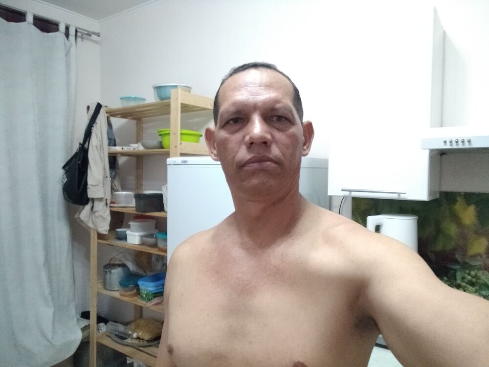  43742126  Alberto, 49 ,    