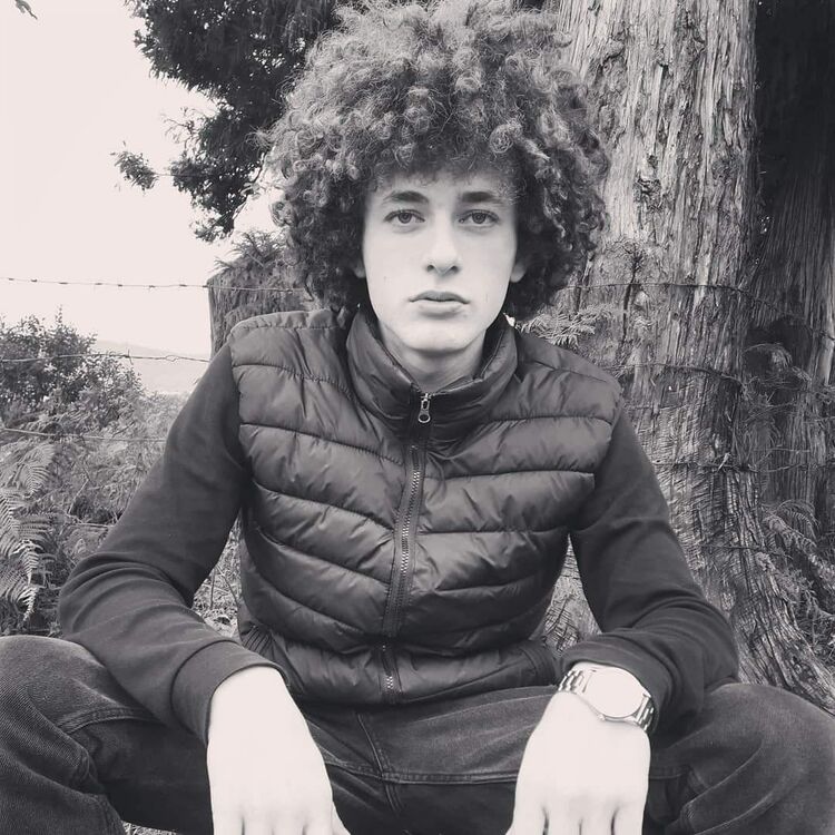  30278646  Luka, 25 ,    